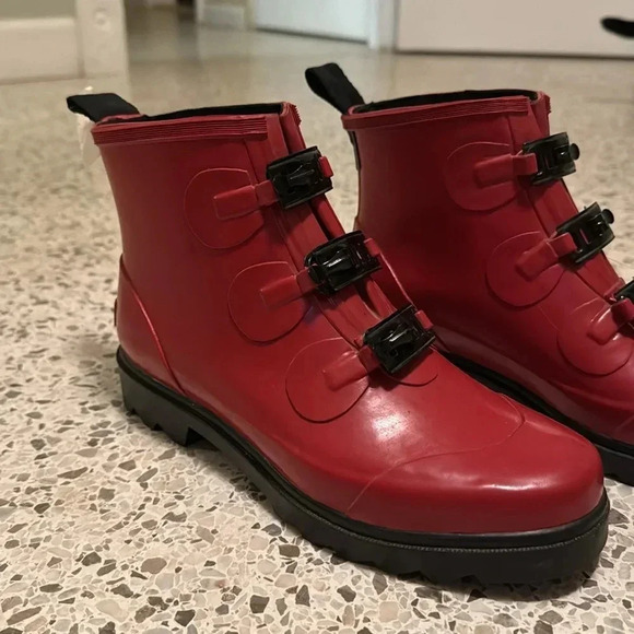 Sam & Libby Red Steel Shank Metal Clip Closures Rain Mud Boots - Picture 2 of 7